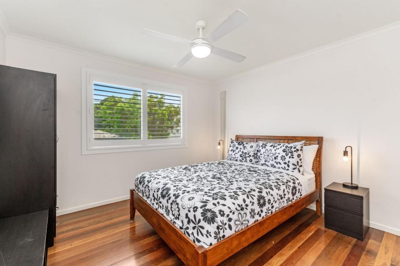 Convent Cottage - Pet Friendly Home In The Centre Of Town Yamba Exterior photo